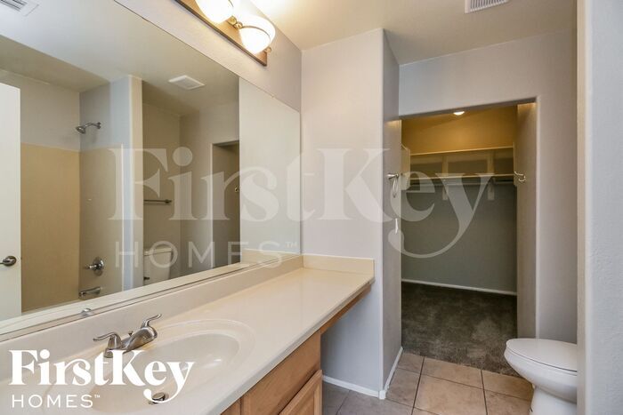 Building Photo - 375 W Jersey Way