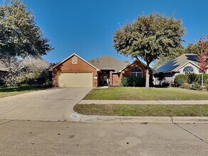 Building Photo - Your Dream Home Awaits in Parkwest—No Carpet, All Charm!