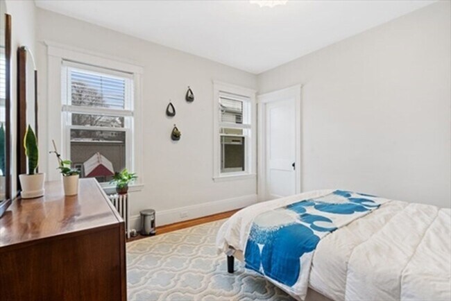 Building Photo - Parking - Free Laundry - Deck - Yard