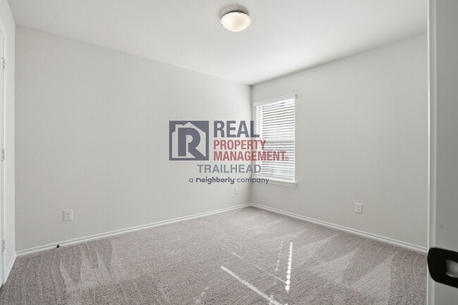 Building Photo - Inviting 3-Bedroom Home with Covered Patio