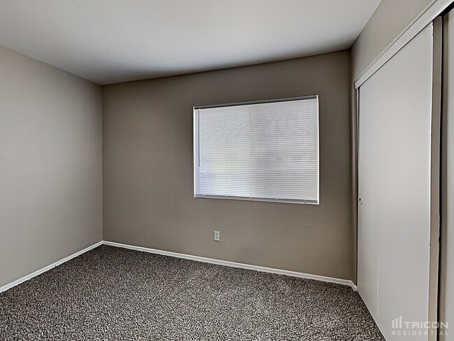 Building Photo - 12929 W Laurel Ln