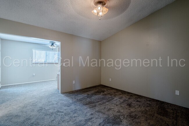 Building Photo - North Meadows - 3 Bedroom, 2 Bath Home wit...