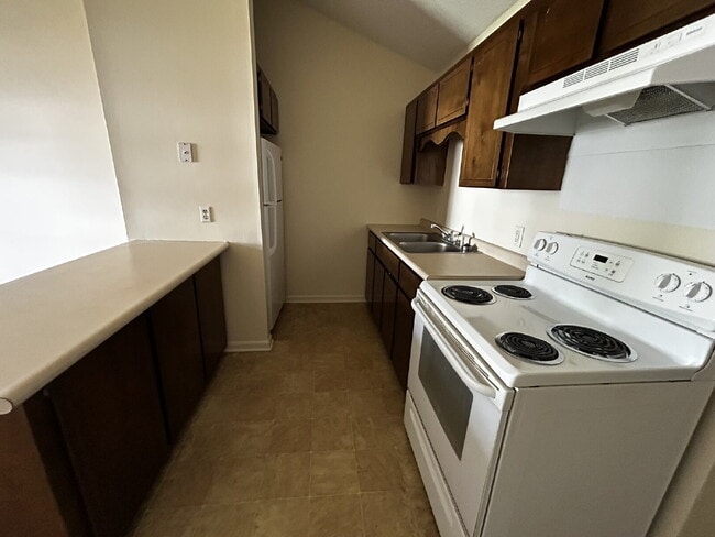Building Photo - Apartment for Rent