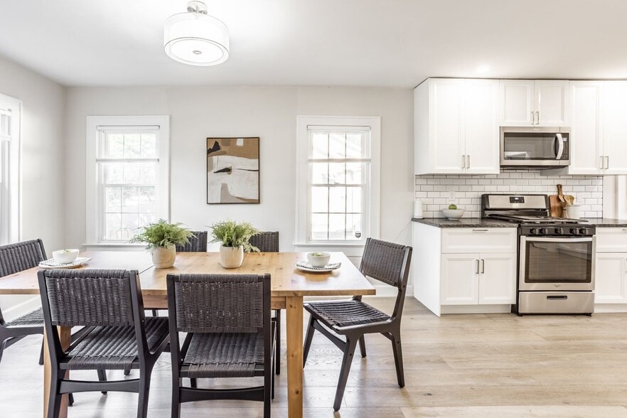 Building Photo - 818 E 50th St