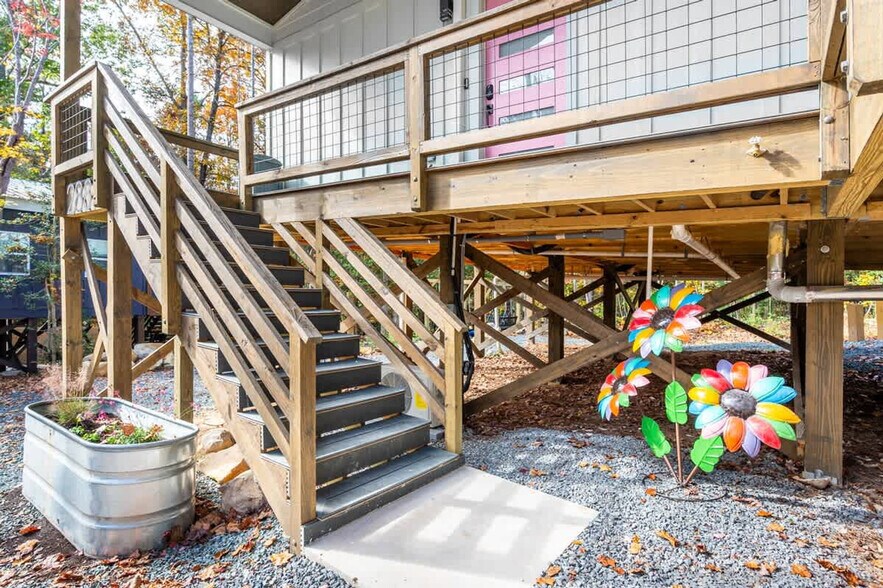 Building Photo - 288 Stone Wall Rd