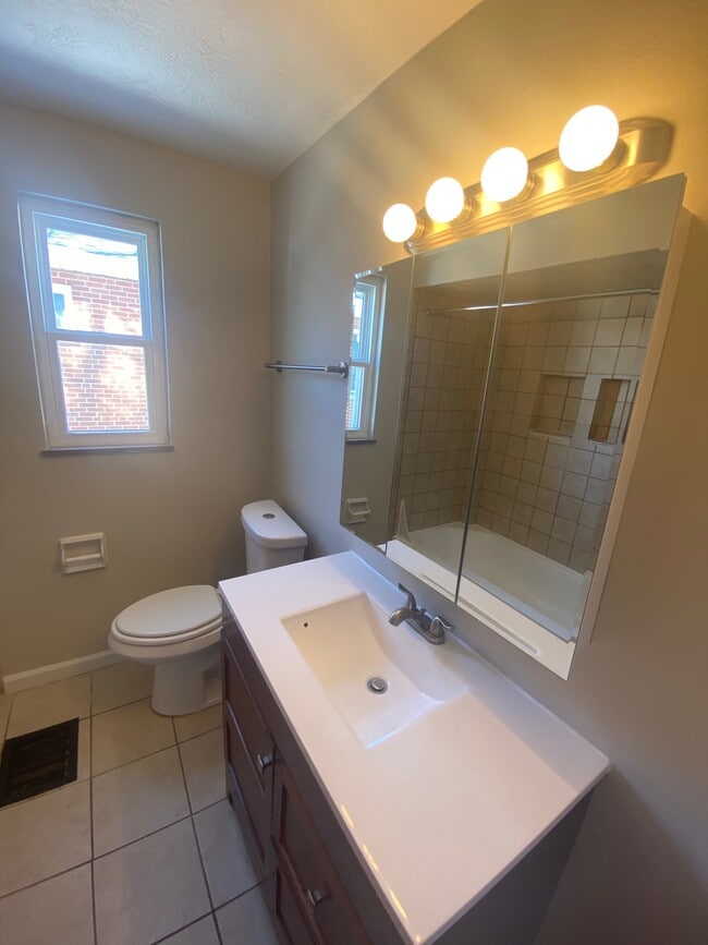 Building Photo - 3515 Eakin Rd