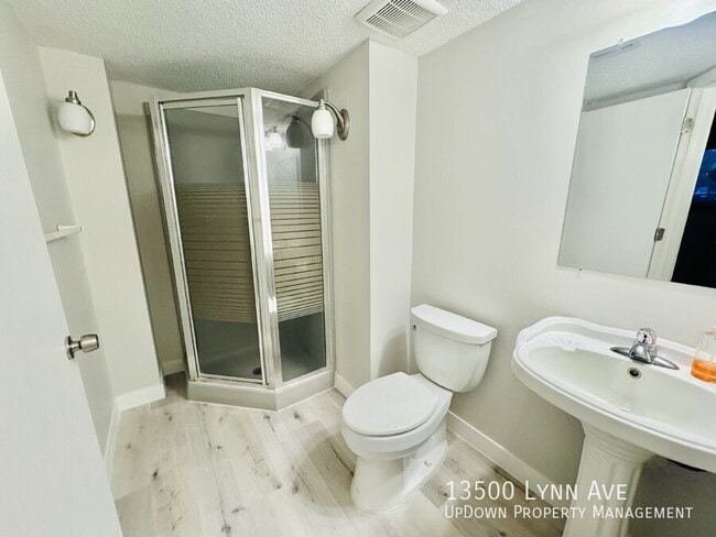 Building Photo - 13500 Lynn Ave