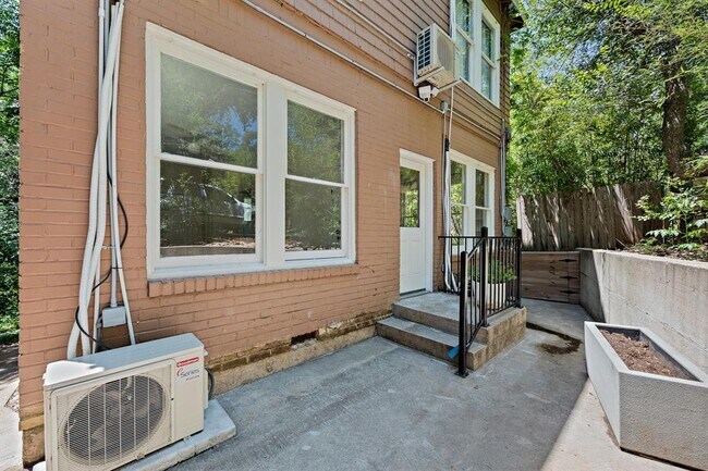 Building Photo - 2810 Pearl St