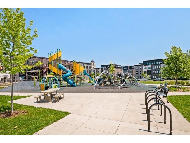 Building Photo - 848 S Woodlawn Ave