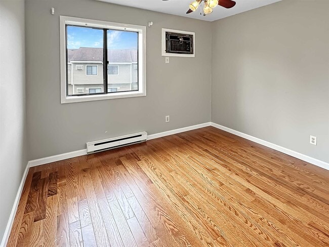 Building Photo - 5305 Chelsea Cove N