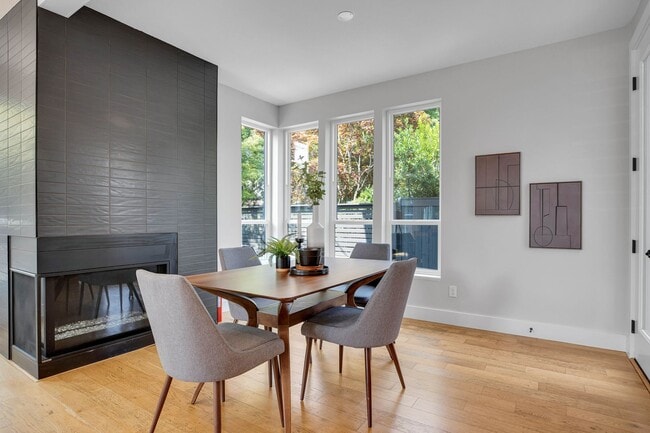 Building Photo - Urban Modern 5 Bedrooms, 3 1/2 Bathrooms, ...
