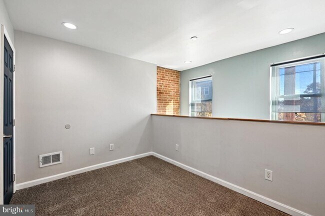 Building Photo - 622 Scott St