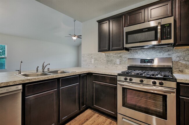 Building Photo - 5423 Briarstone Ridge Ln