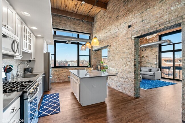 Building Photo - 1259 N Wood St