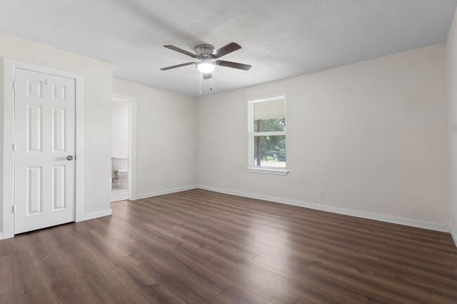 Building Photo - Charming Renovated Home for Lease in Denison!