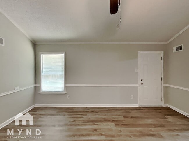 Building Photo - 2432 Kimbark Woods Cove