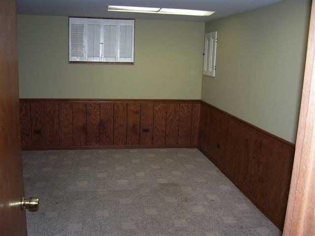 Building Photo - 112 N Hager Ave