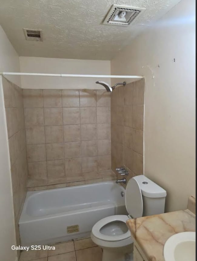 Building Photo - COMING SOON! Beautiful 3BR 2BA Home w/ Garage Parking in Riverdale