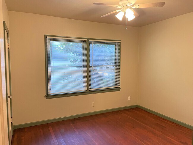 Building Photo - 337 W 1st Ave