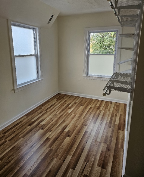 Primary Photo - 4214 Vine St