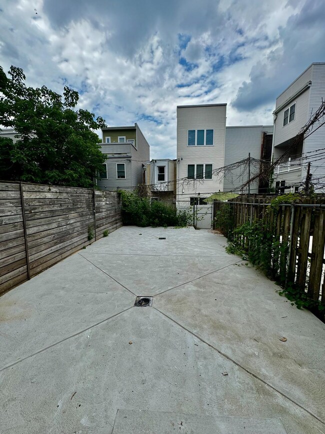 Building Photo - 3011 W Girard Ave