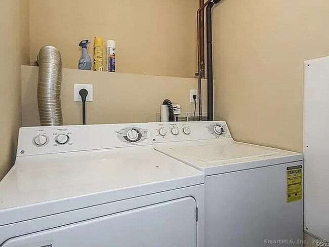 Building Photo - 14 Haviland St