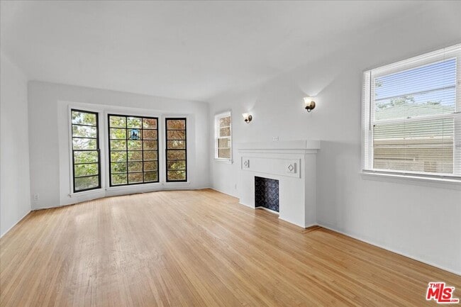 Building Photo - 228 3rd Ave