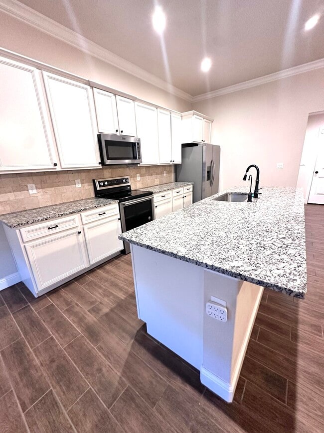 Building Photo - 7526 102nd St