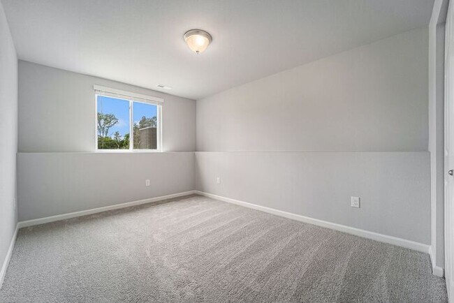 Building Photo - 4447 Pine Creek Dr