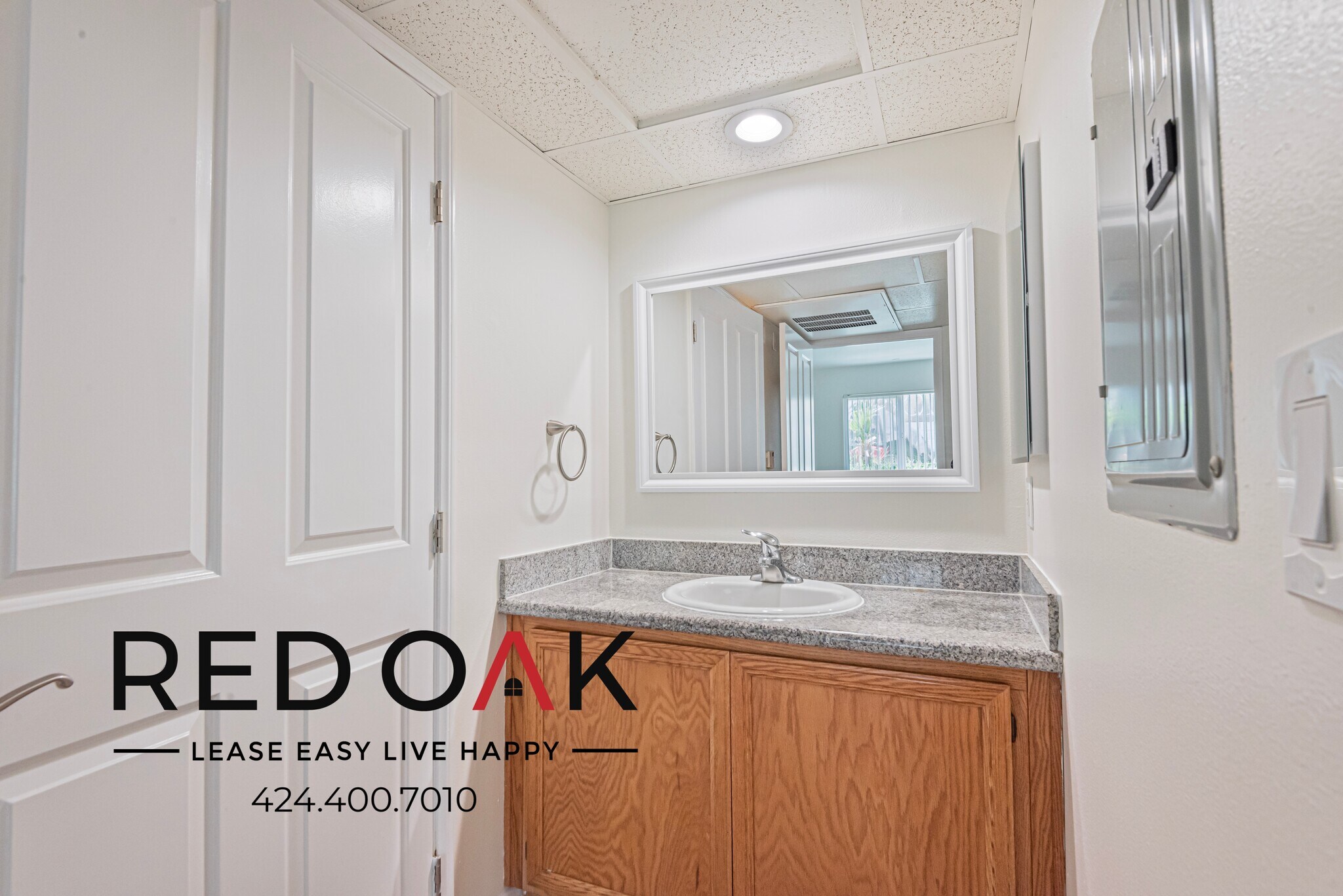 Building Photo - 326 S Westlake Ave