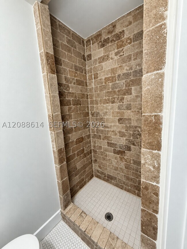 Building Photo - 327 W 28th St