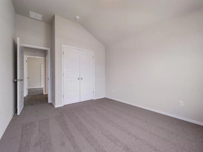 Building Photo - 315 Schuylerville Dr