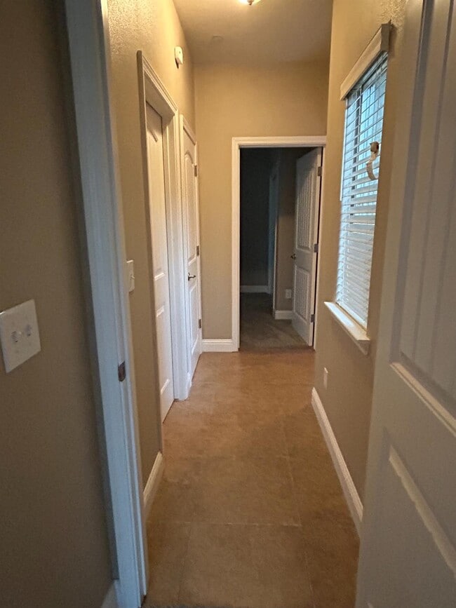 Building Photo - 2656 Cherry Tree Dr