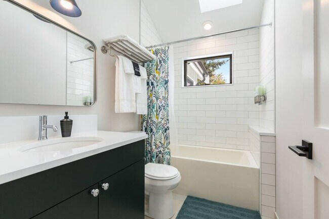 Building Photo - 9047 51st Ave NE