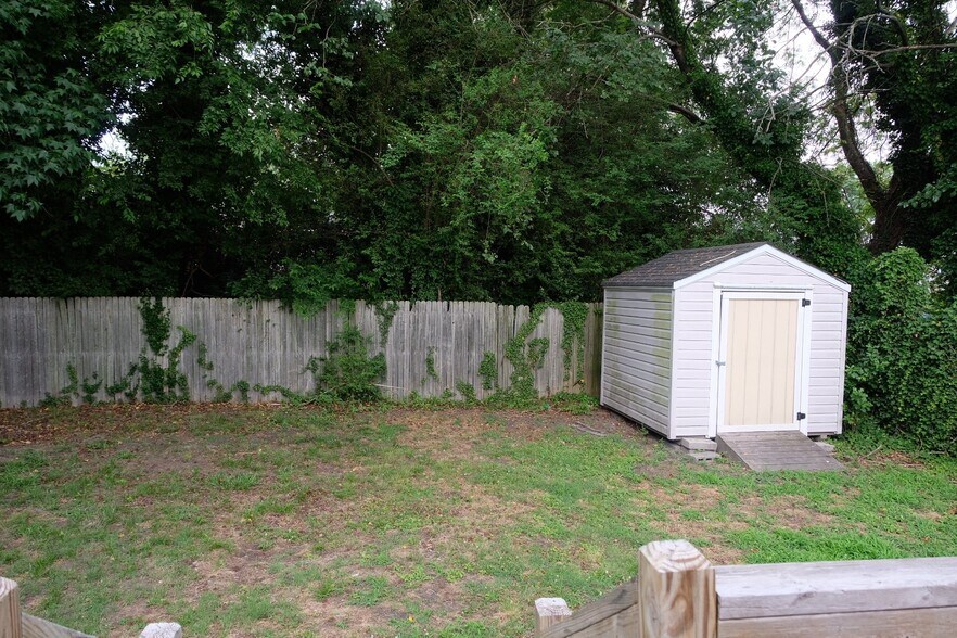 Building Photo - 2703 Magnolia St
