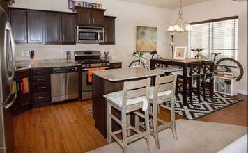 Building Photo - 3 Bed/2 Bathroom house in South Jordan