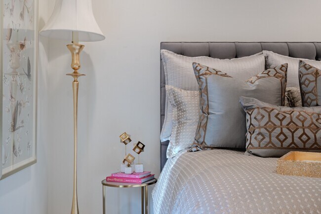 Building Photo - Open Concept custom build by Hudson Co in Highland Park!