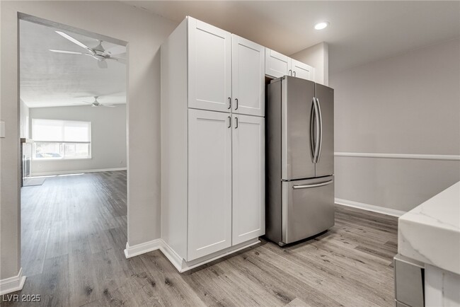 Building Photo - 5231 Dickens Dr