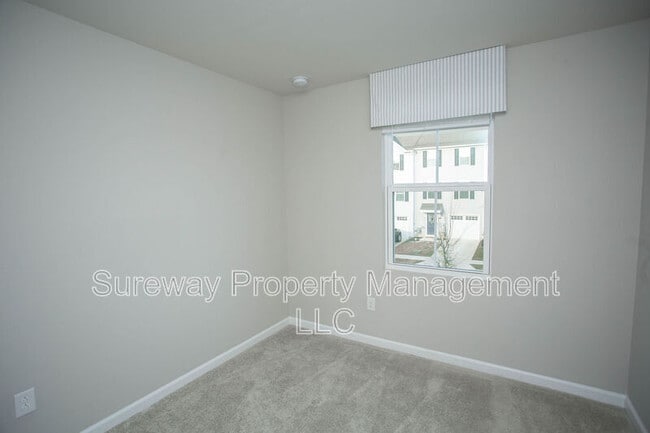 Building Photo - 2 Mulberry ln