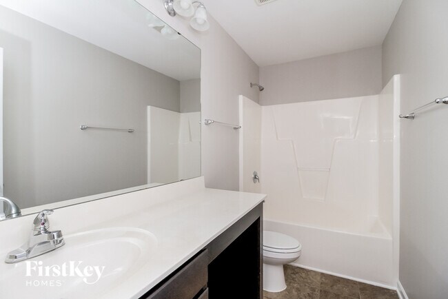 Building Photo - 475 Summergate Dr