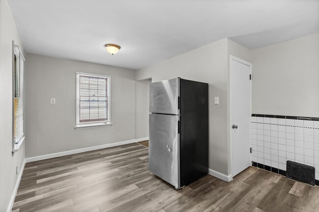Building Photo - Adorable 3 bed 1 bath in Bellefontaine Nei...