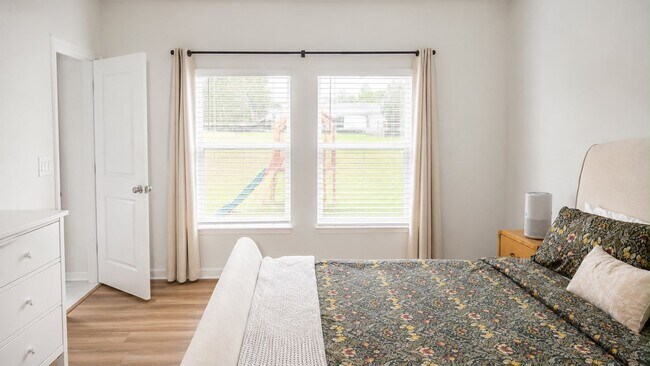 Building Photo - 4/2 Cascades Home
