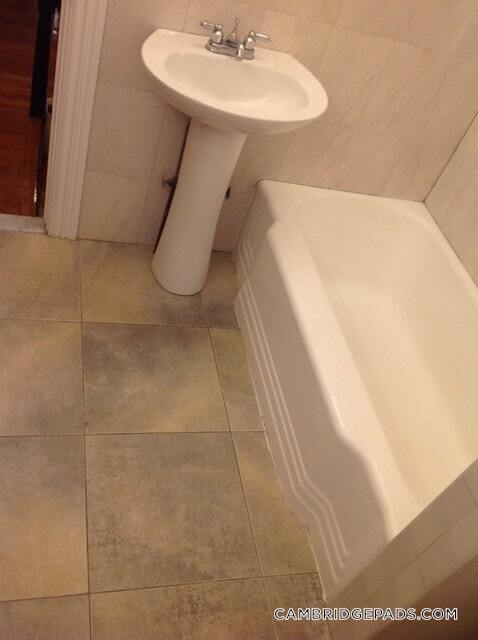 Building Photo - 26 Dover St