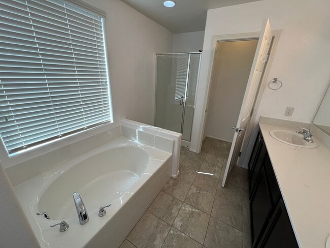 Building Photo - 5693 Point Loma Ct