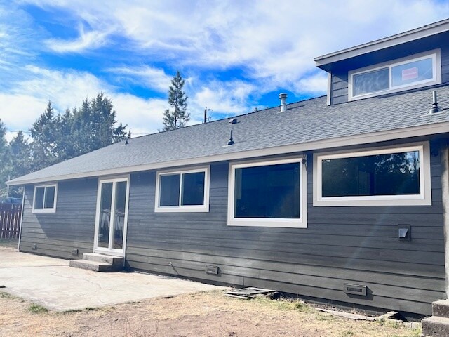 Building Photo - 600 NE 12th St