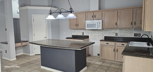 Building Photo - 6701 Riding Wind Dr