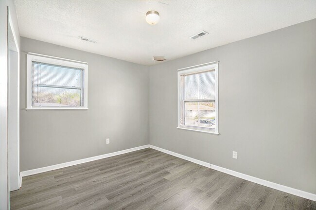 Building Photo - Beautiful 2BR/1BA Duplex in Independence!