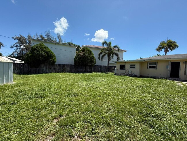 Building Photo - 2957 NW 6th Ave