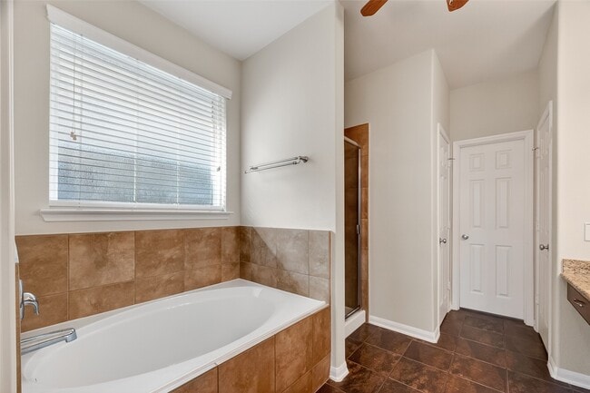 Building Photo - 4205 Graceland Dr