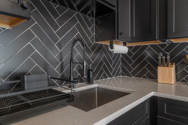 Building Photo - 2400 34th Ave N